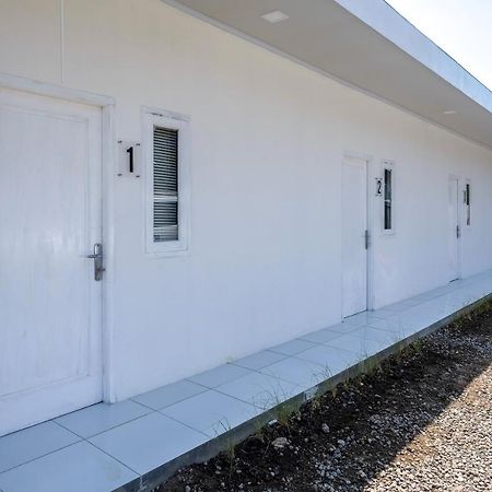 מלון Sukoharjo Reddoorz Near Tugu Kartasura מראה חיצוני תמונה