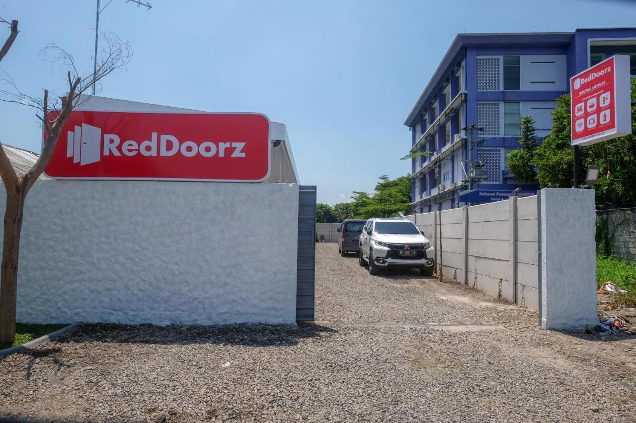 מלון Sukoharjo Reddoorz Near Tugu Kartasura מראה חיצוני תמונה
