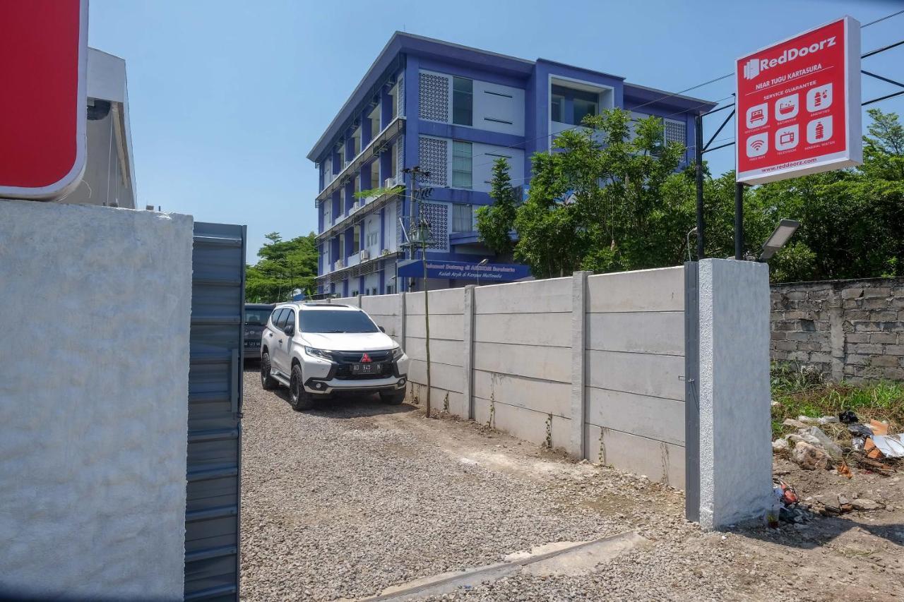 מלון Sukoharjo Reddoorz Near Tugu Kartasura מראה חיצוני תמונה