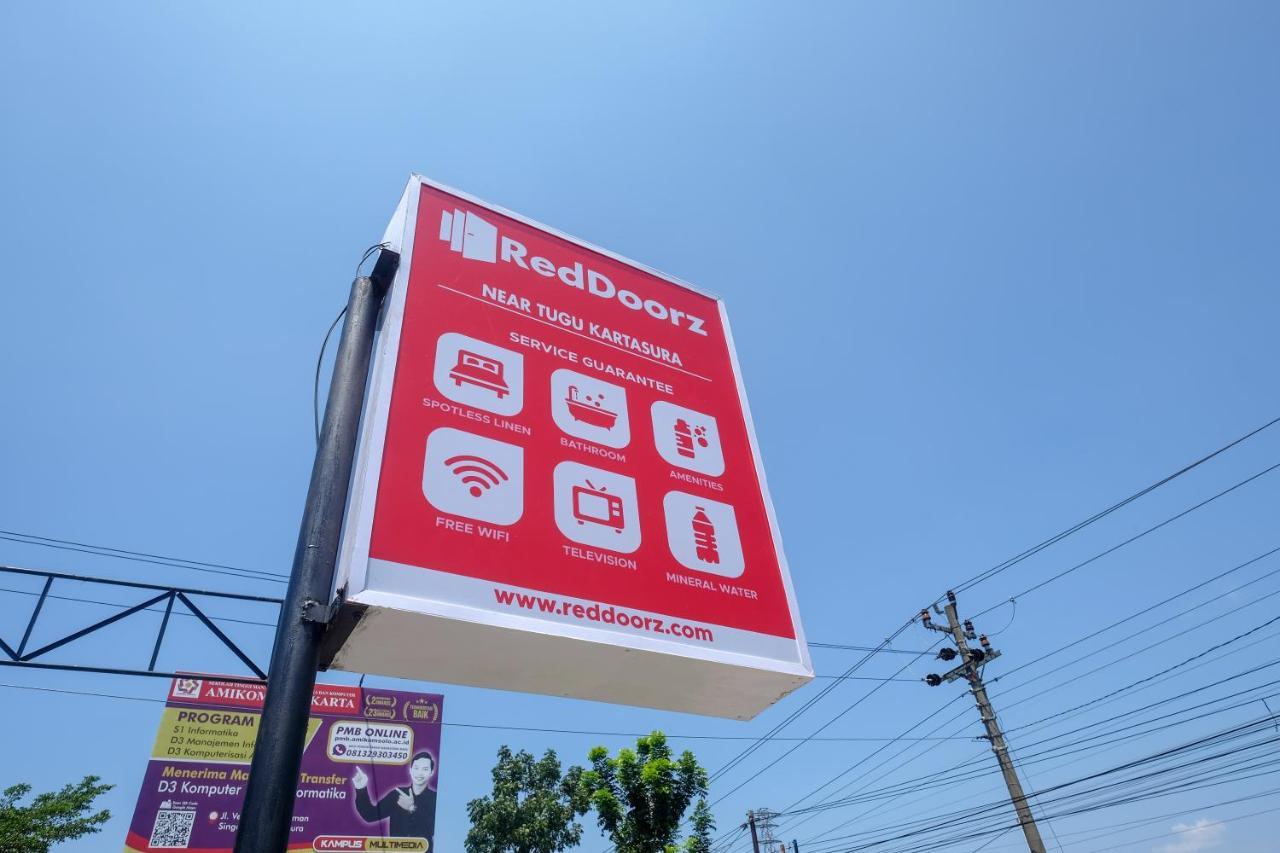 מלון Sukoharjo Reddoorz Near Tugu Kartasura מראה חיצוני תמונה