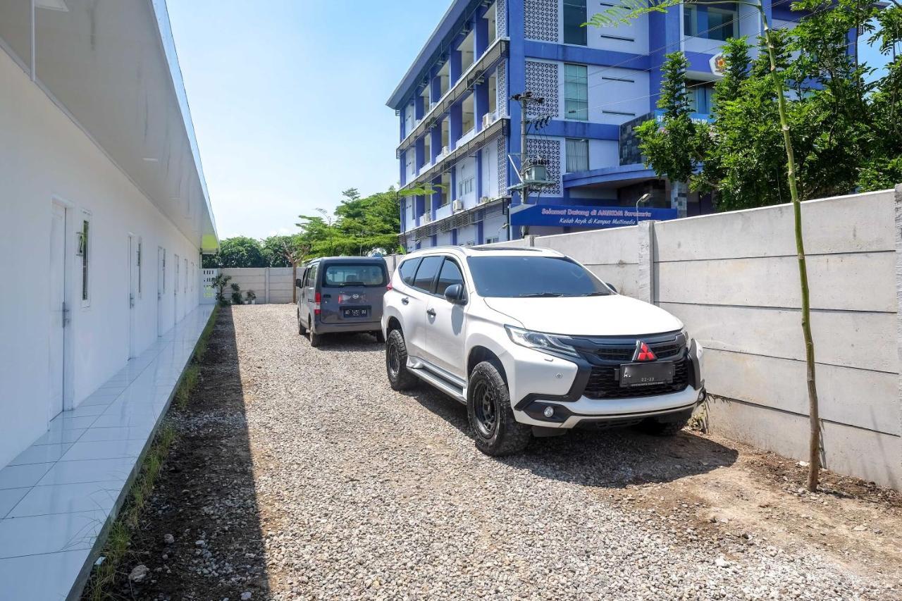 מלון Sukoharjo Reddoorz Near Tugu Kartasura מראה חיצוני תמונה