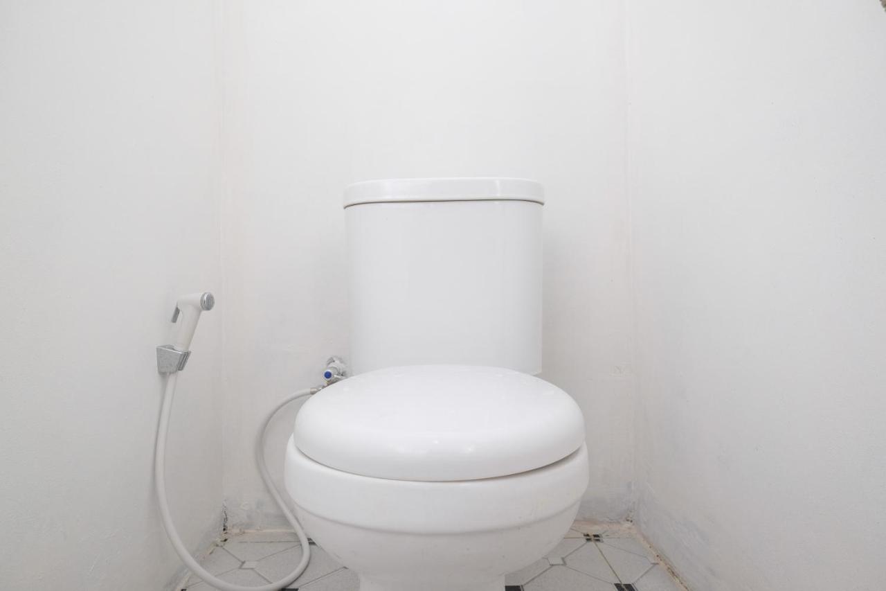 מלון Sukoharjo Reddoorz Near Tugu Kartasura חדר תמונה