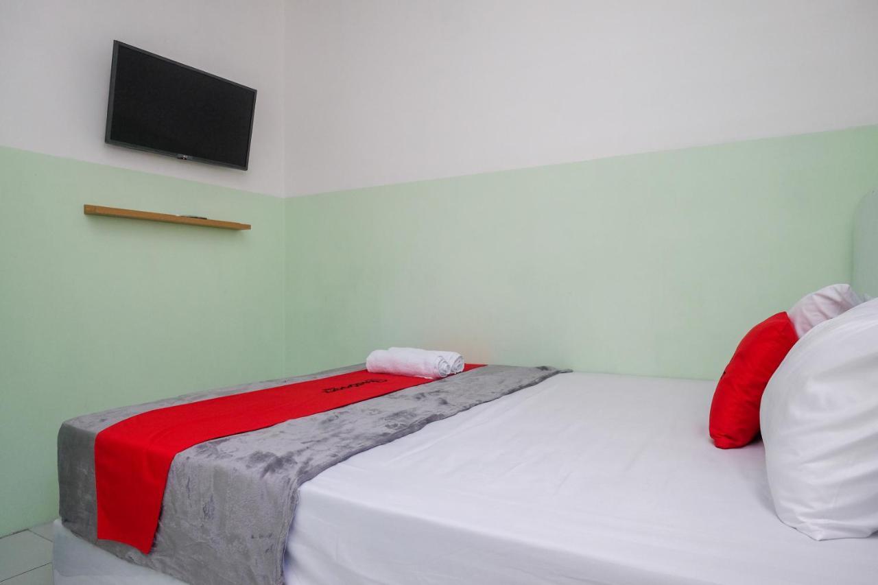 מלון Sukoharjo Reddoorz Near Tugu Kartasura מראה חיצוני תמונה